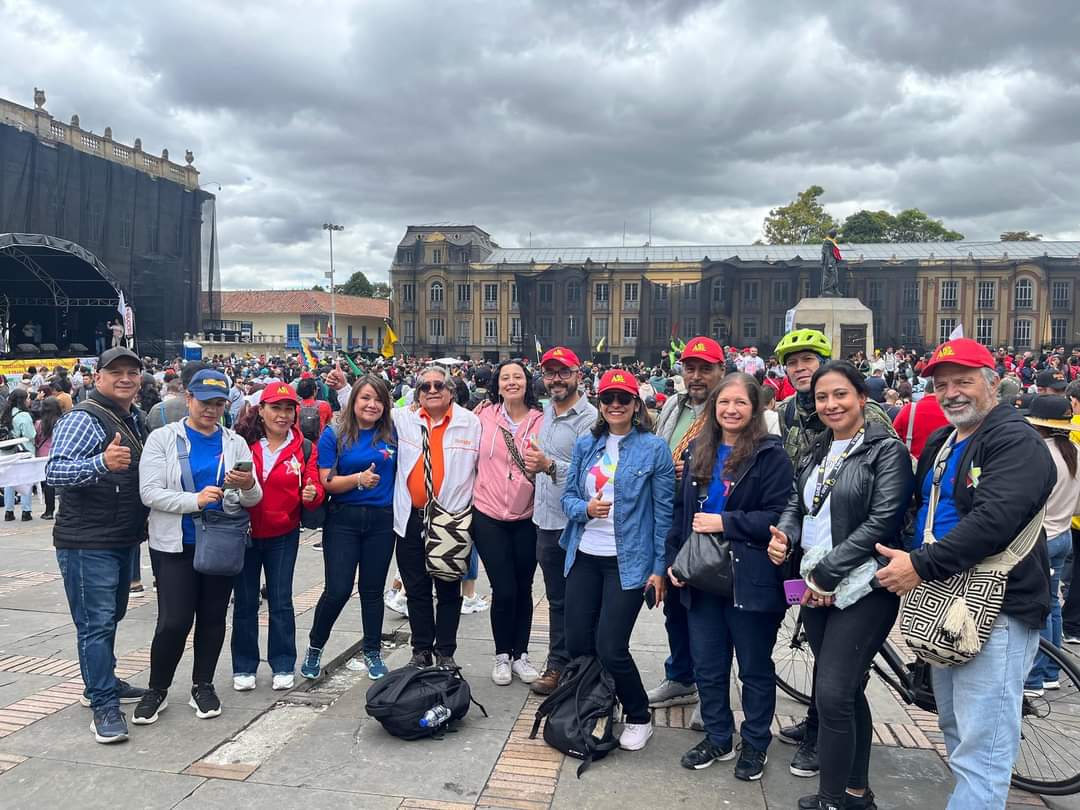 Equipo de Renovación Magisterial en la Plaza de Bolívar en la Toma dede Bogot